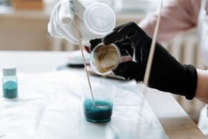 إيبوكسي ريزن Epoxy Resin واستخداماته في الأعمال الفنية والديكور